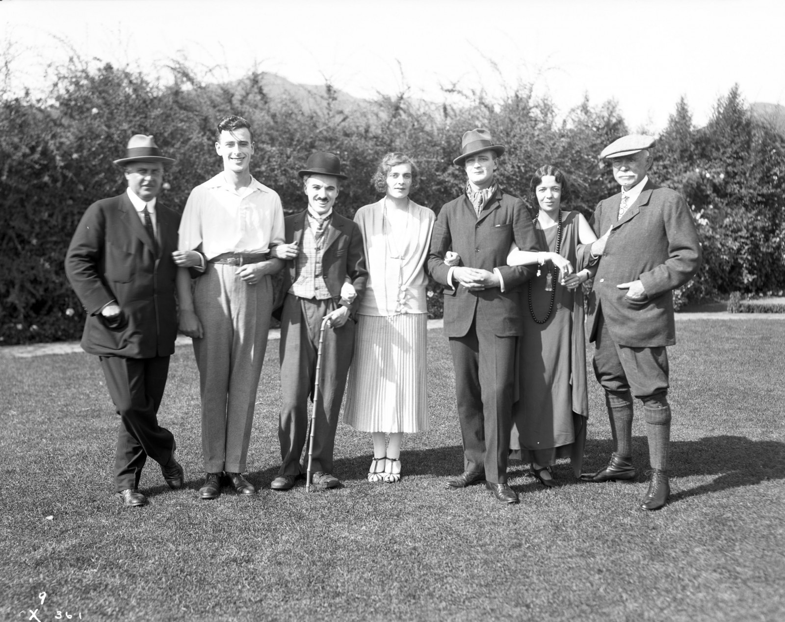 Stephen Pell, Louis Mountbatten, Charles Chaplin, Edwina Mountbatten, Frederick Neilson, Eulalia Neilson and Robert M. Thompson / ECCI00027155